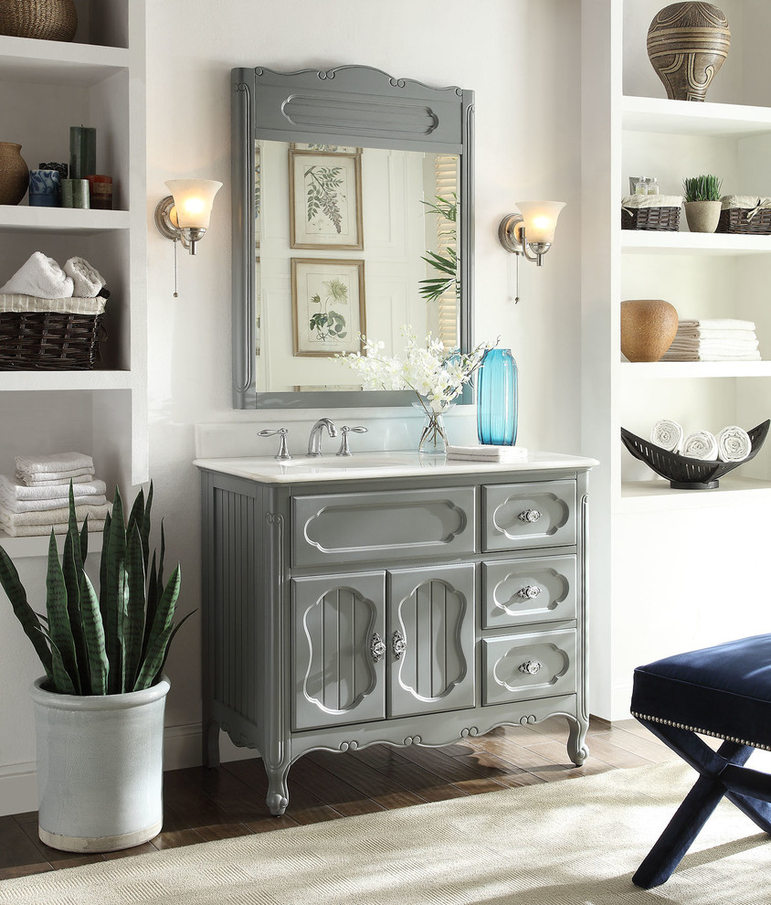 Immagine di una stanza da bagno vittoriana con top in marmo