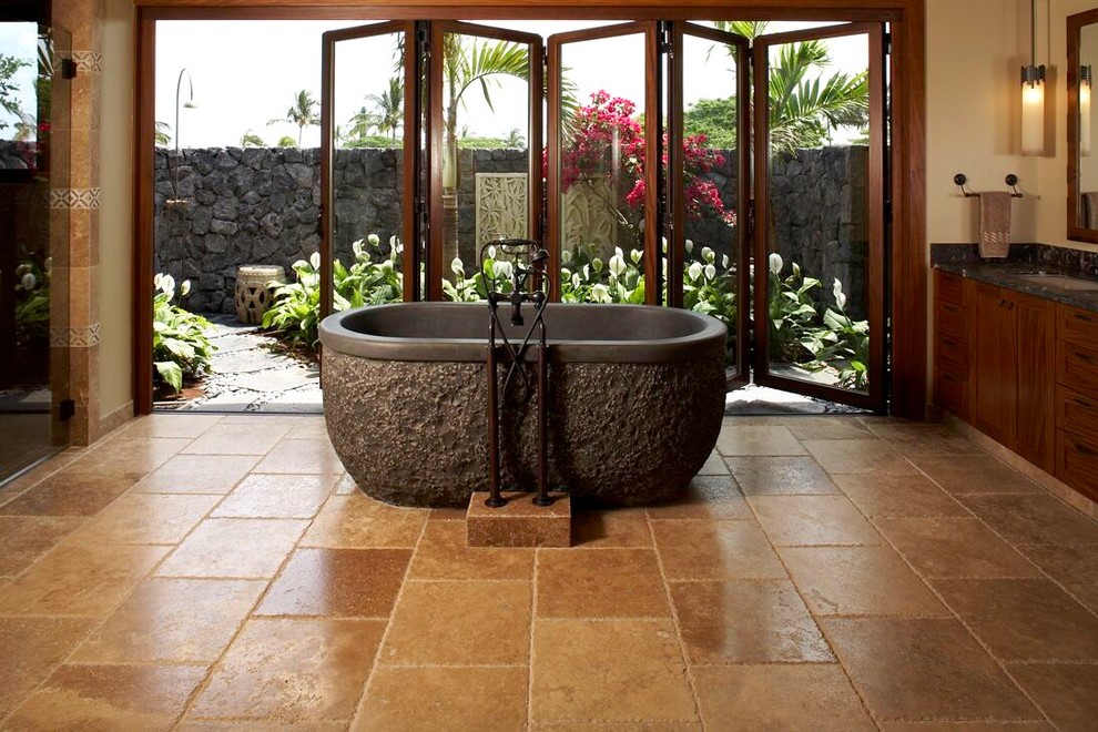 Bathroom - tropical bathroom idea in Hawaii