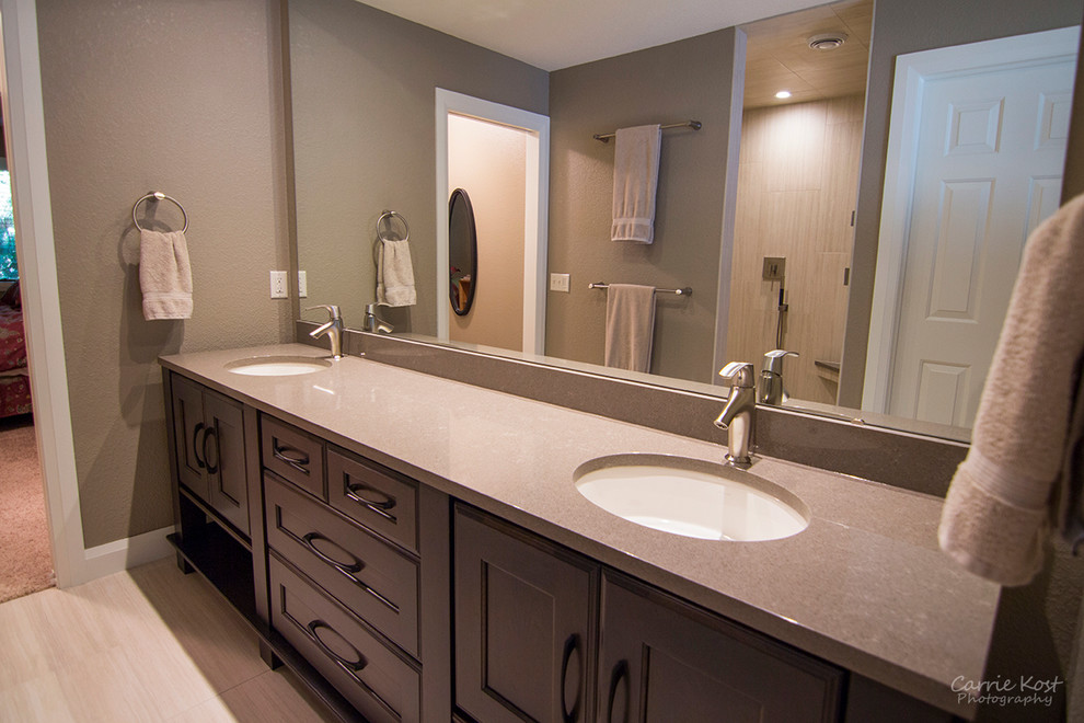 Design ideas for a medium sized traditional bathroom in Milwaukee.