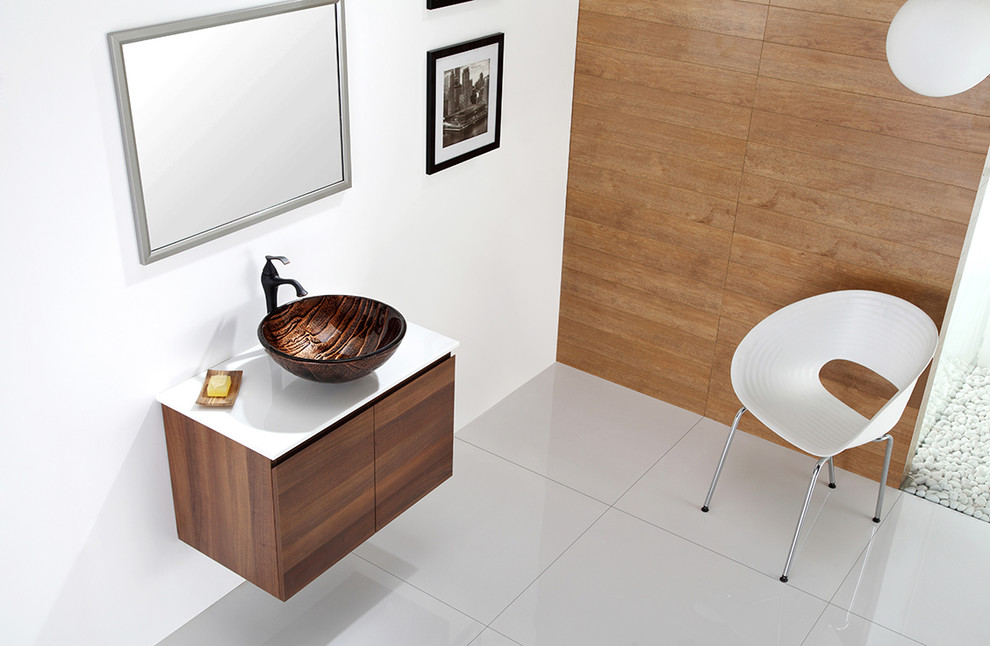 Idéer för stora funkis badrum, med ett fristående handfat, skåp i mellenmörkt trä, marmorbänkskiva, brun kakel, vita väggar och marmorgolv