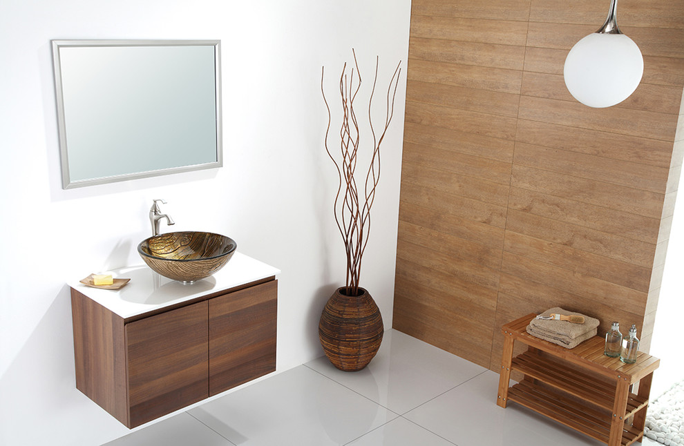Idées déco pour une grande salle de bain contemporaine en bois brun avec une vasque, un plan de toilette en marbre, un carrelage marron, un carrelage imitation parquet, un mur blanc et un sol en marbre.