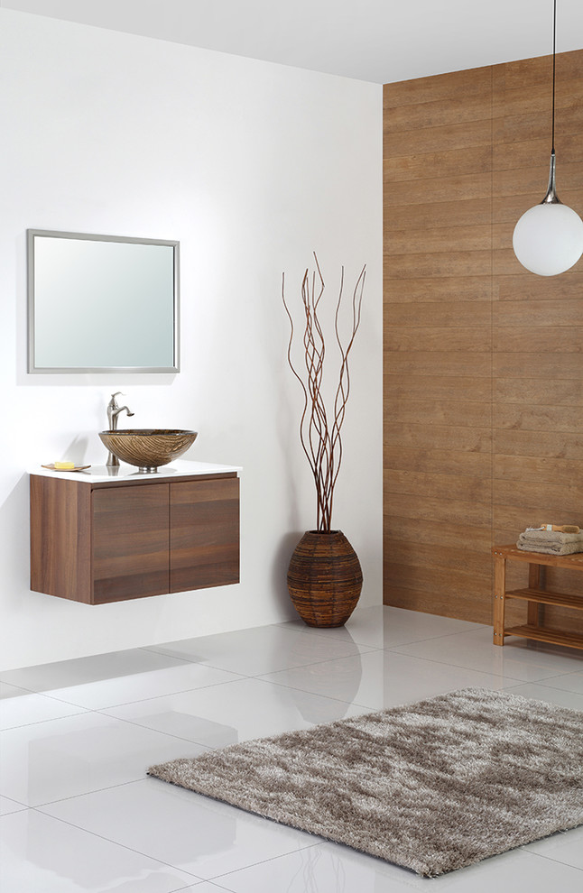 Inspiration för ett stort funkis badrum, med ett fristående handfat, skåp i mellenmörkt trä, marmorbänkskiva, brun kakel, vita väggar och marmorgolv