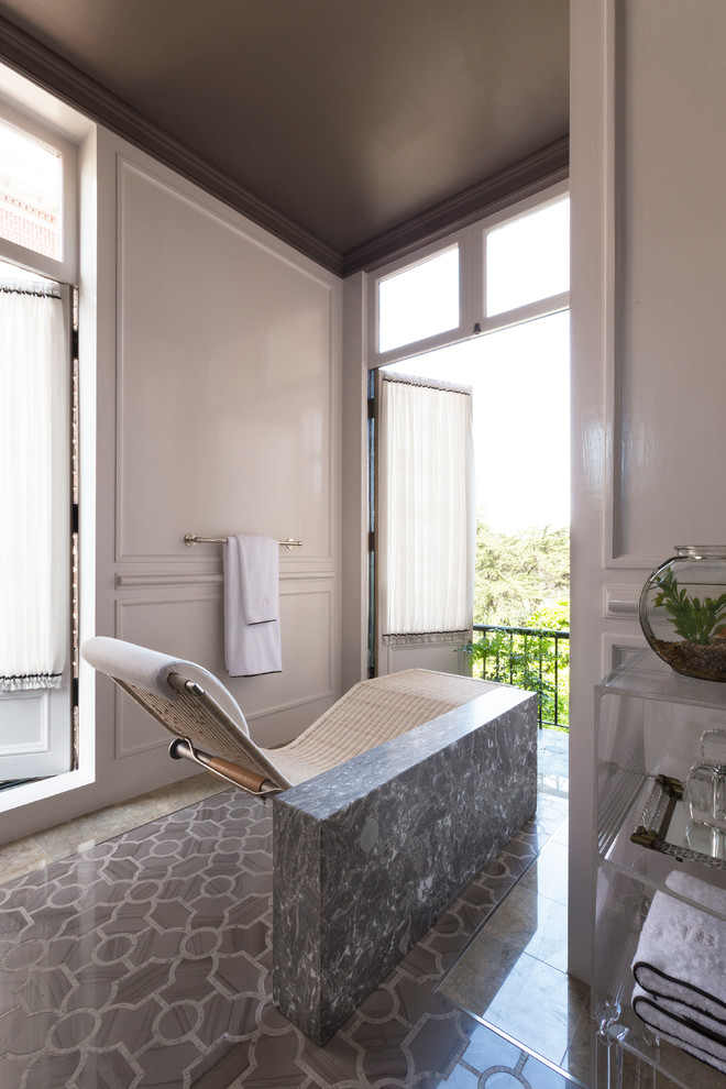 Идея дизайна: главная ванная комната в современном стиле с настольной раковиной
