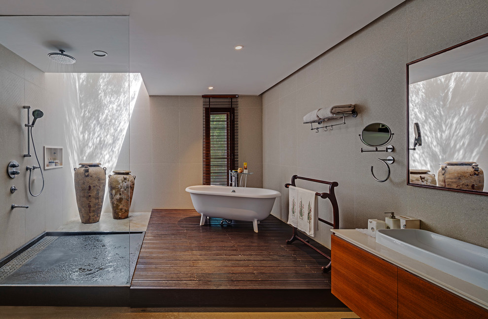 Inspiration for a contemporary bathroom remodel in Bengaluru