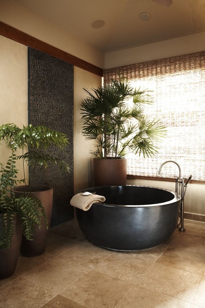 Immagine di una stanza da bagno tropicale