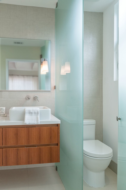 Salle de bains avec WC : Comment séparer les toilettes dans la salle de  bains ?