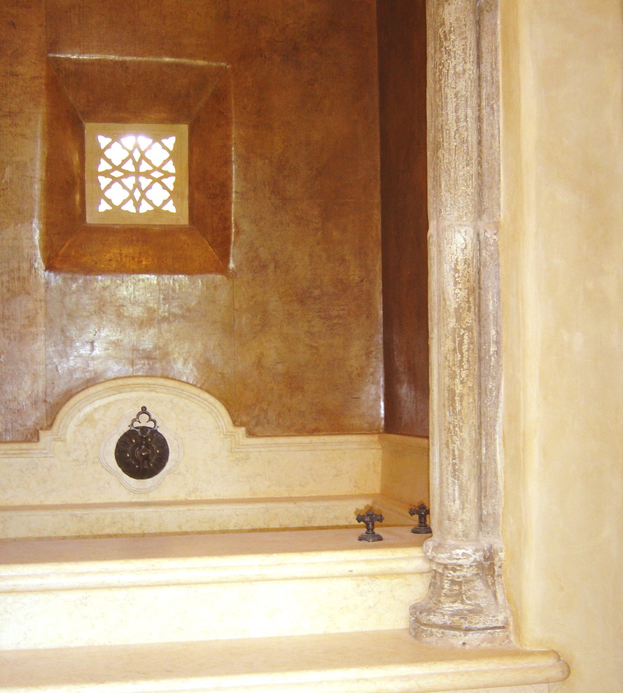 Inredning av ett medelhavsstil badrum