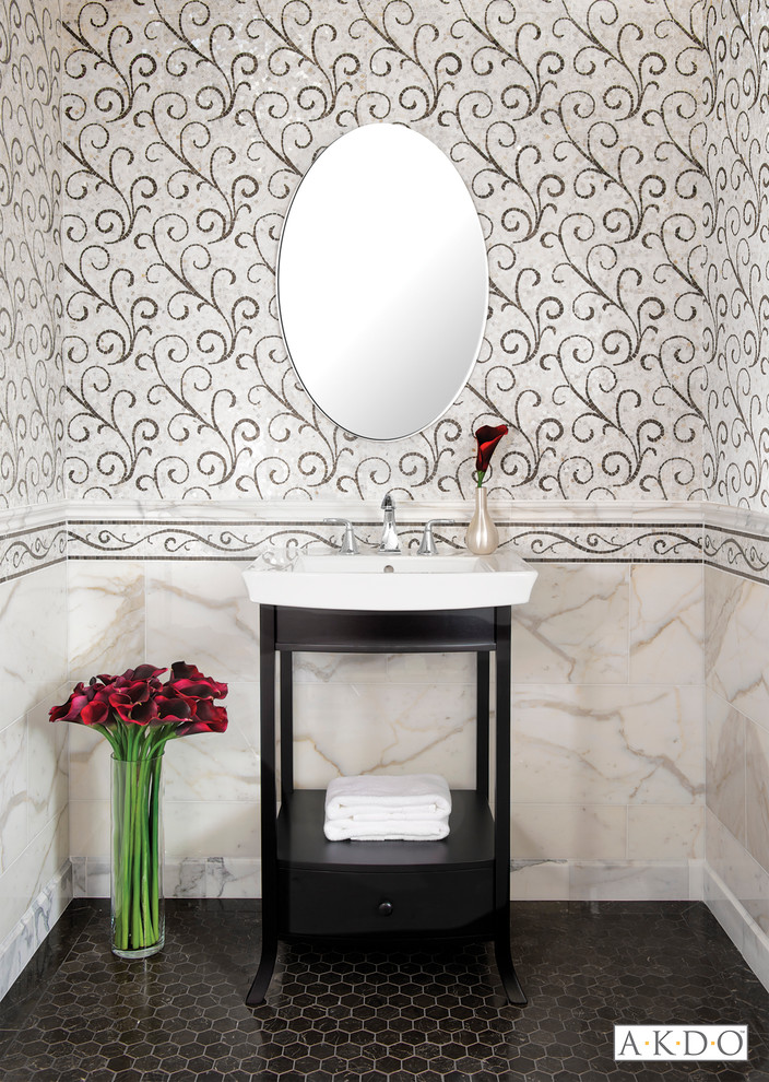 Cette image montre une salle d'eau traditionnelle de taille moyenne avec des portes de placard noires, un carrelage blanc, mosaïque, un mur blanc, un sol en marbre et un plan vasque.
