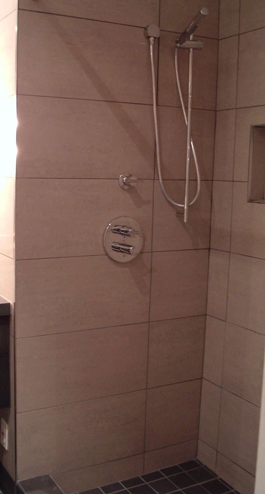 Lachine, QC Modern Bathroom Montreal by Dwelling on Design