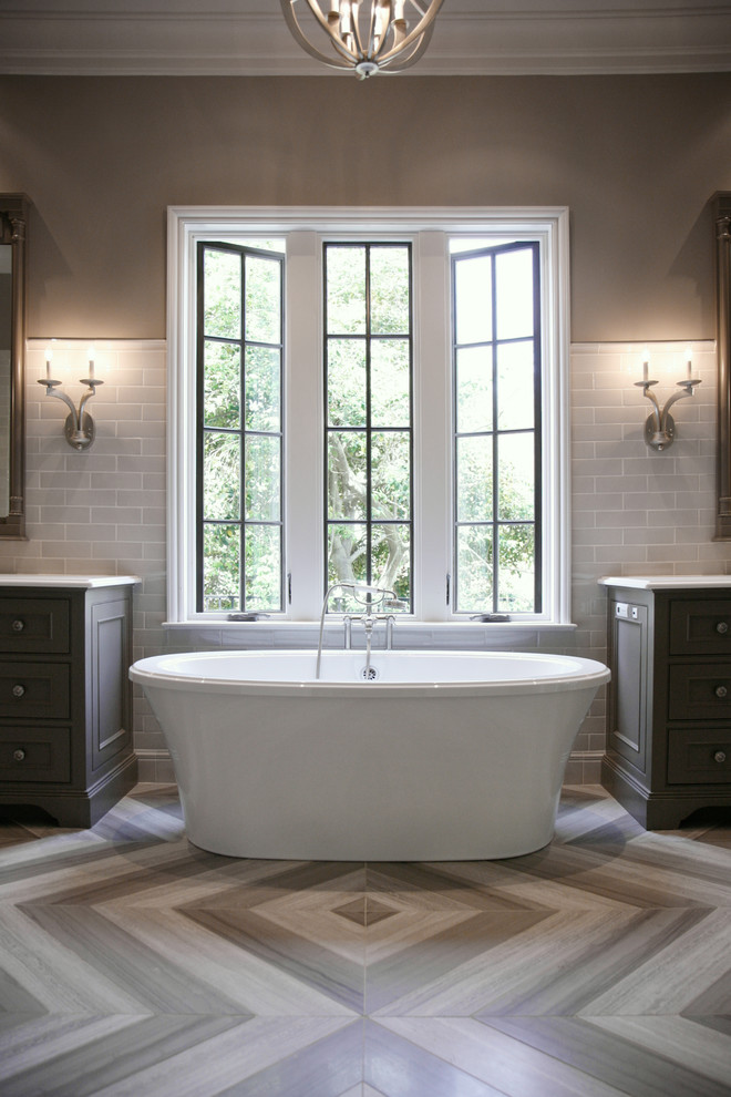 Bild på ett vintage en-suite badrum, med marmorbänkskiva och klinkergolv i keramik