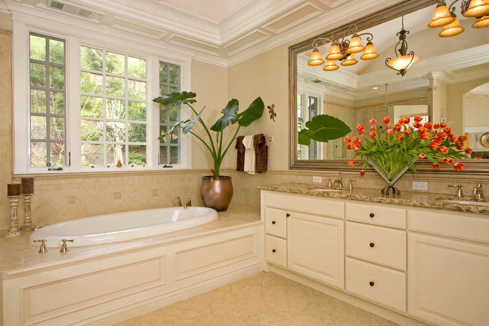 Klassisches Badezimmer mit Granit-Waschbecken/Waschtisch und beigem Boden in San Francisco