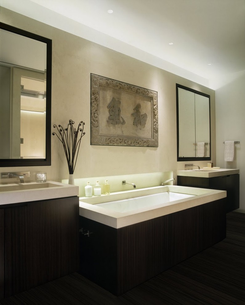 На фото: ванная комната в стиле модернизм с монолитной раковиной