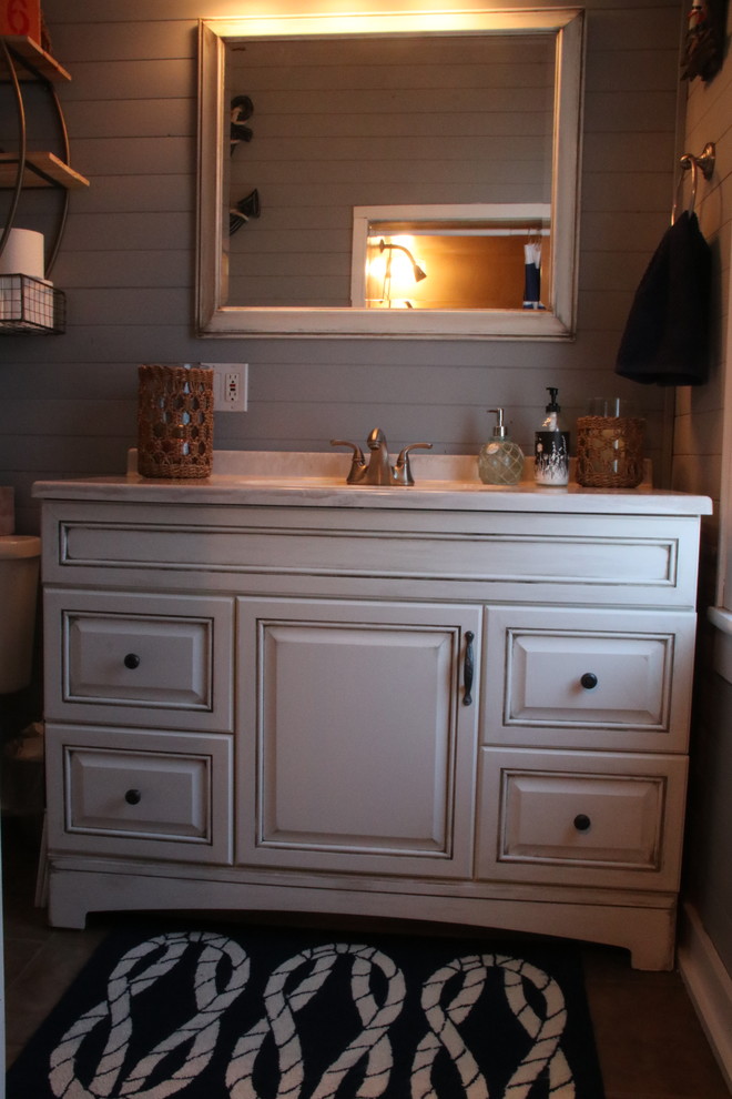 Inspiration for a small rural shower room bathroom in Chicago with white cabinets.