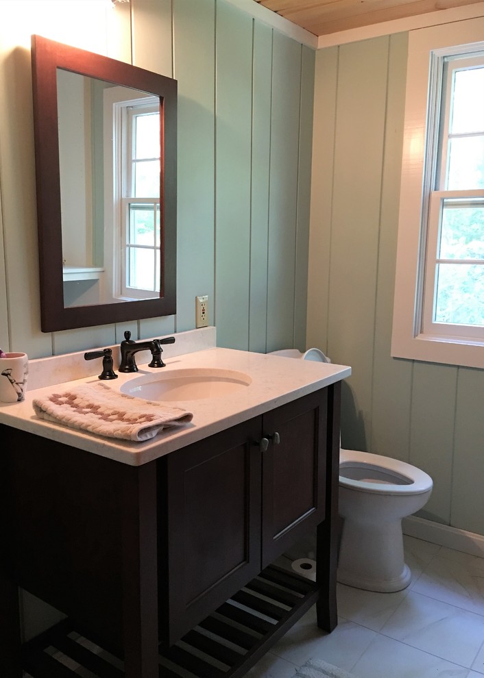 Example of a cottage bathroom design in Portland Maine
