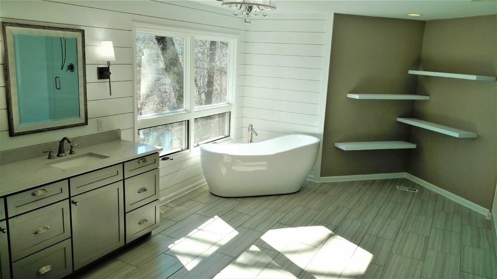 На фото: ванная комната в стиле кантри