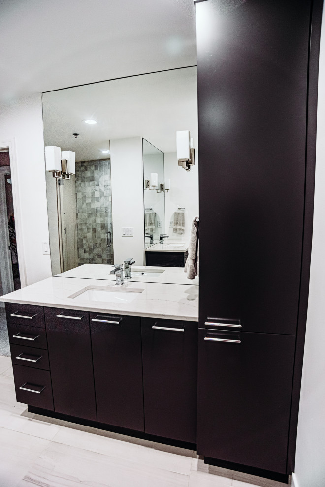 Design ideas for a medium sized modern ensuite bathroom in Other with flat-panel cabinets, grey cabinets, an alcove shower, ceramic flooring, a built-in sink, engineered stone worktops, grey floors, a hinged door, white worktops, a wall niche, a single sink and a built in vanity unit.