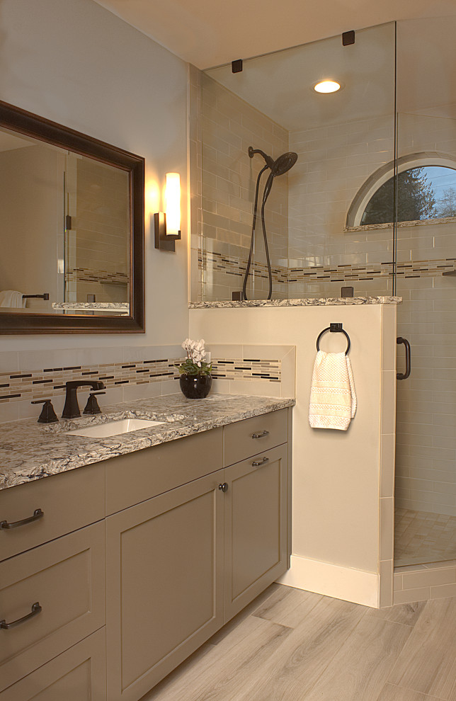 Exemple d'une salle d'eau chic en bois brun de taille moyenne avec un placard à porte shaker, un sol en carrelage de porcelaine, un lavabo encastré, un plan de toilette en quartz modifié, un banc de douche, meuble simple vasque et meuble-lavabo encastré.