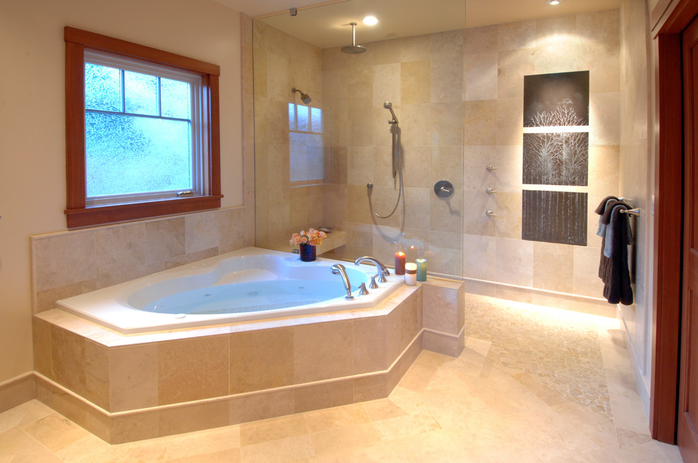 На фото: большая главная ванная комната в стиле неоклассика (современная классика) с накладной ванной, душем без бортиков, плиткой из известняка, бежевыми стенами и полом из известняка