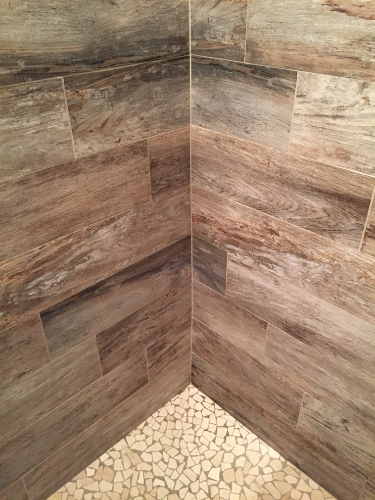 Example of a mid-sized transitional master brown tile and porcelain tile ceramic tile corner shower design in Dallas with an undermount sink, gray cabinets, a two-piece toilet, gray walls, recessed-panel cabinets and marble countertops