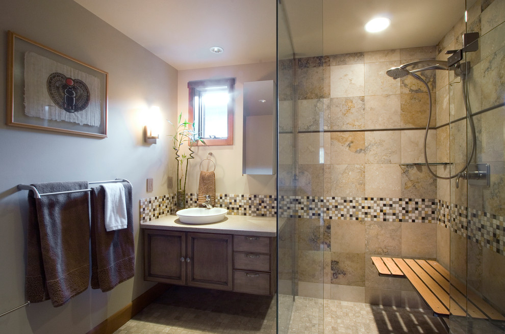 Aménagement d'une salle de bain contemporaine avec une vasque, un placard avec porte à panneau encastré, des portes de placard marrons, une douche d'angle et un carrelage multicolore.