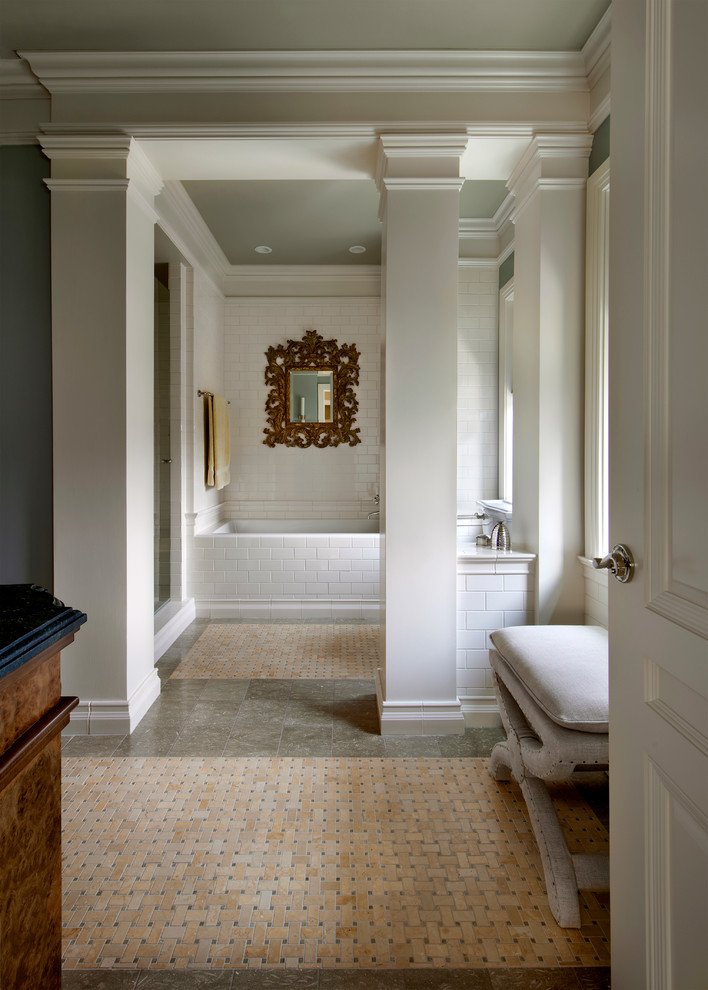 Стильный дизайн: главная ванная комната в стиле неоклассика (современная классика) с накладной ванной и мраморным полом - последний тренд