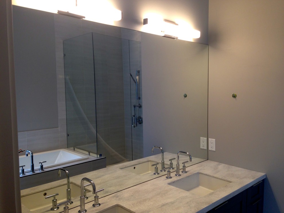 Foto di una stanza da bagno padronale minimalista di medie dimensioni con doccia ad angolo
