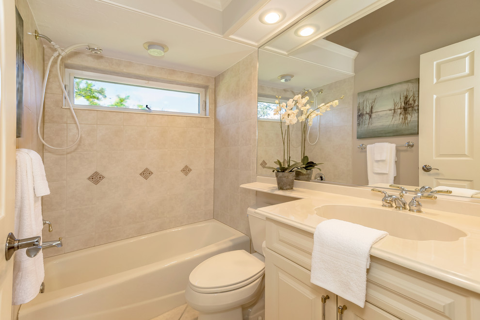 Design ideas for a contemporary bathroom in Tampa.