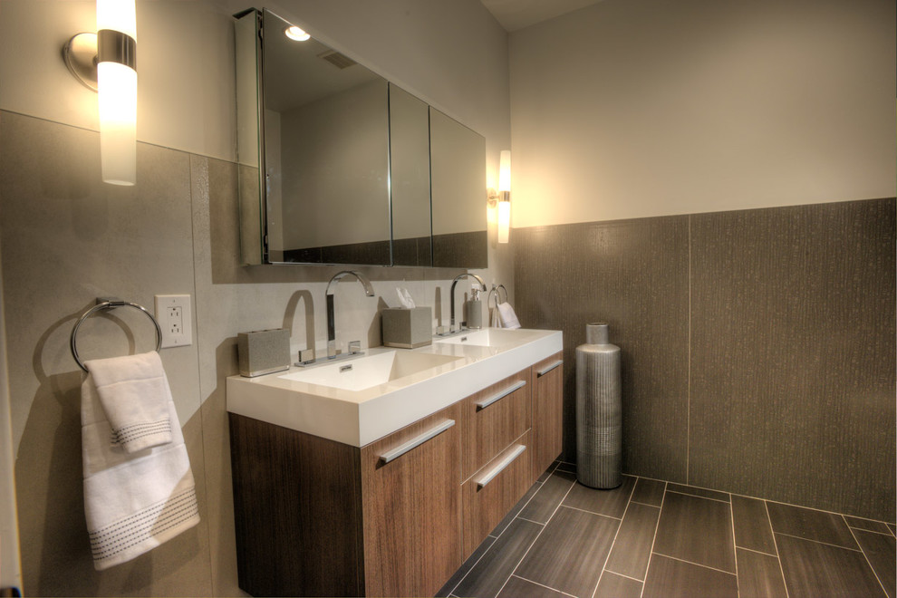 Idee per una stanza da bagno padronale minimal con piastrelle in gres porcellanato