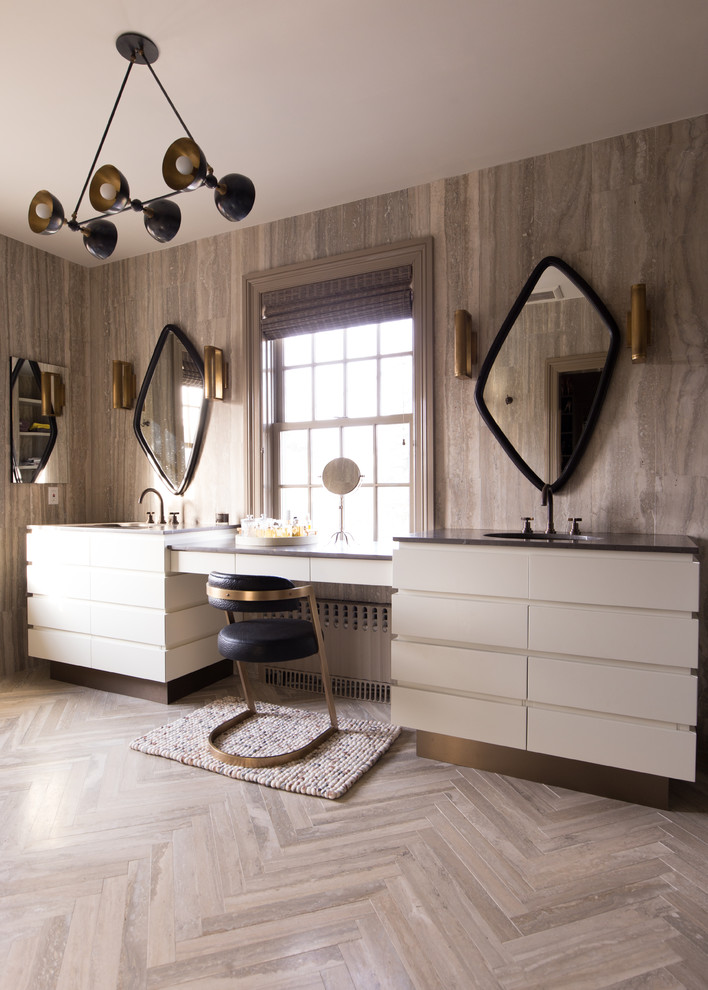 Immagine di una stanza da bagno minimal con consolle stile comò e piastrelle in pietra