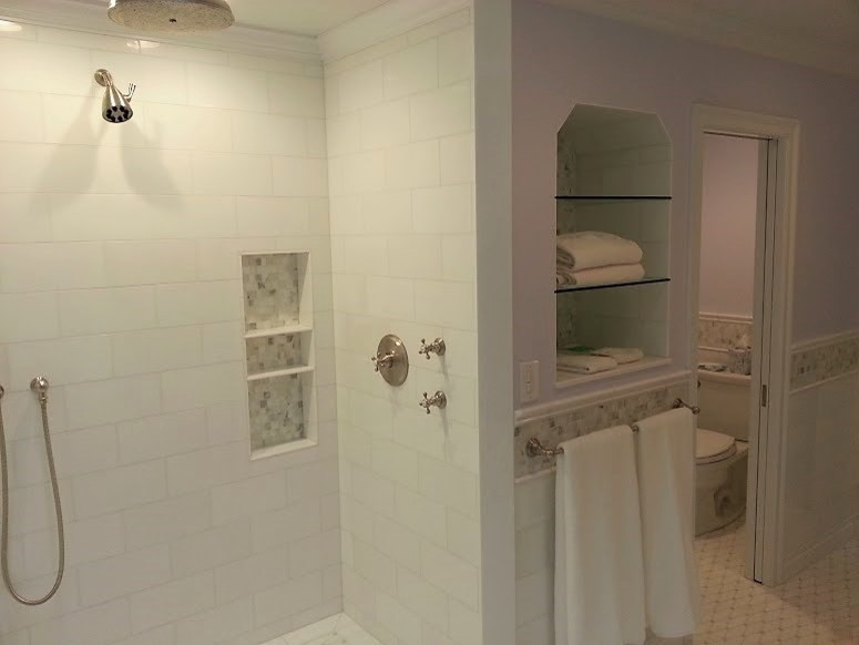 Cette photo montre une salle de bain chic de taille moyenne.