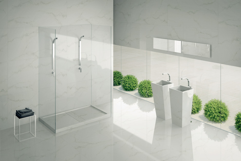 Ispirazione per una stanza da bagno padronale design con piastrelle in gres porcellanato e pavimento in gres porcellanato