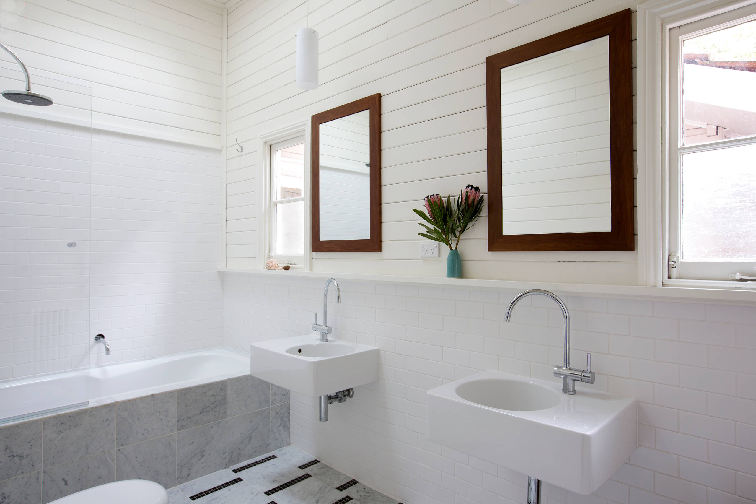11 Times a Bathroom Basin With an Exposed Bottle Trap Looked Ace | Houzz UK