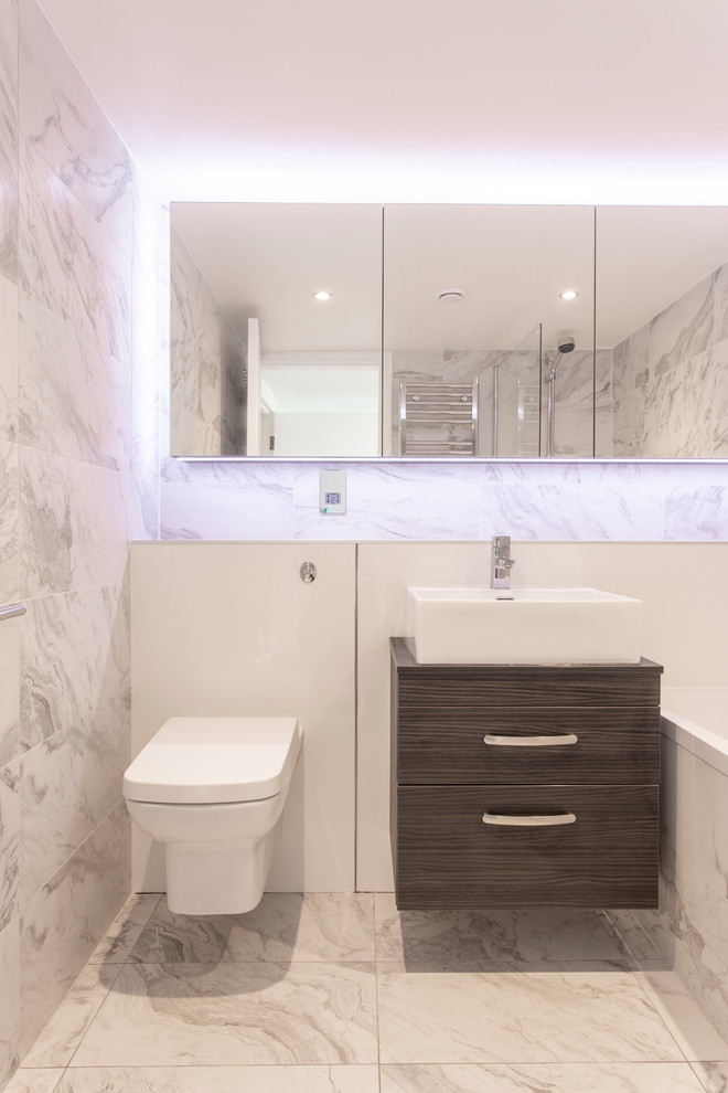Immagine di una stanza da bagno minimalista di medie dimensioni
