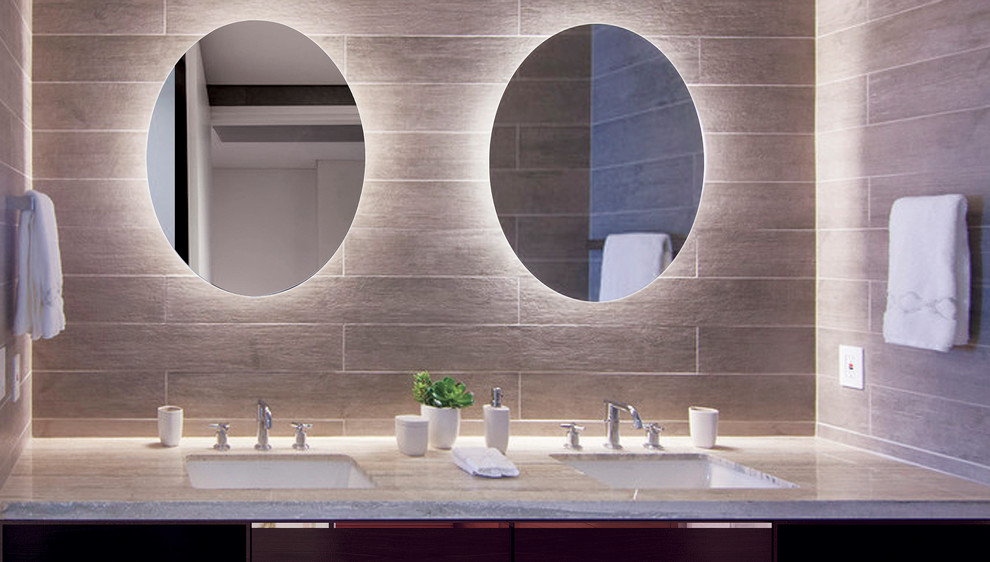 This is an example of a contemporary ensuite bathroom in Toronto.