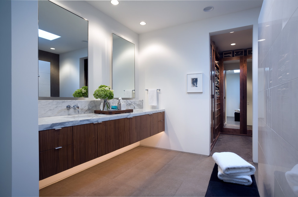 Bathroom - modern bathroom idea in Dallas
