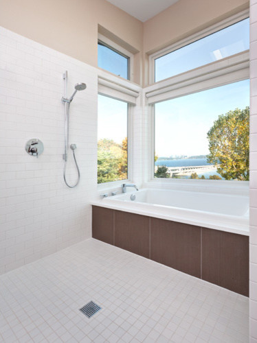 Inspiration for a contemporary bathroom in Seattle.