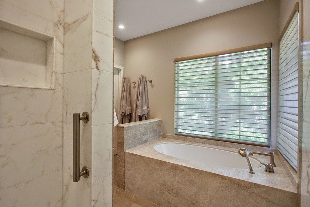 Idée de décoration pour une grande douche en alcôve principale design en bois brun avec un lavabo encastré, un placard avec porte à panneau encastré, un plan de toilette en granite, une baignoire encastrée, un carrelage beige et un mur beige.