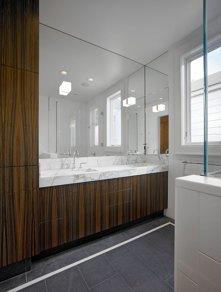 Modernes Badezimmer mit Marmor-Waschbecken/Waschtisch in San Francisco