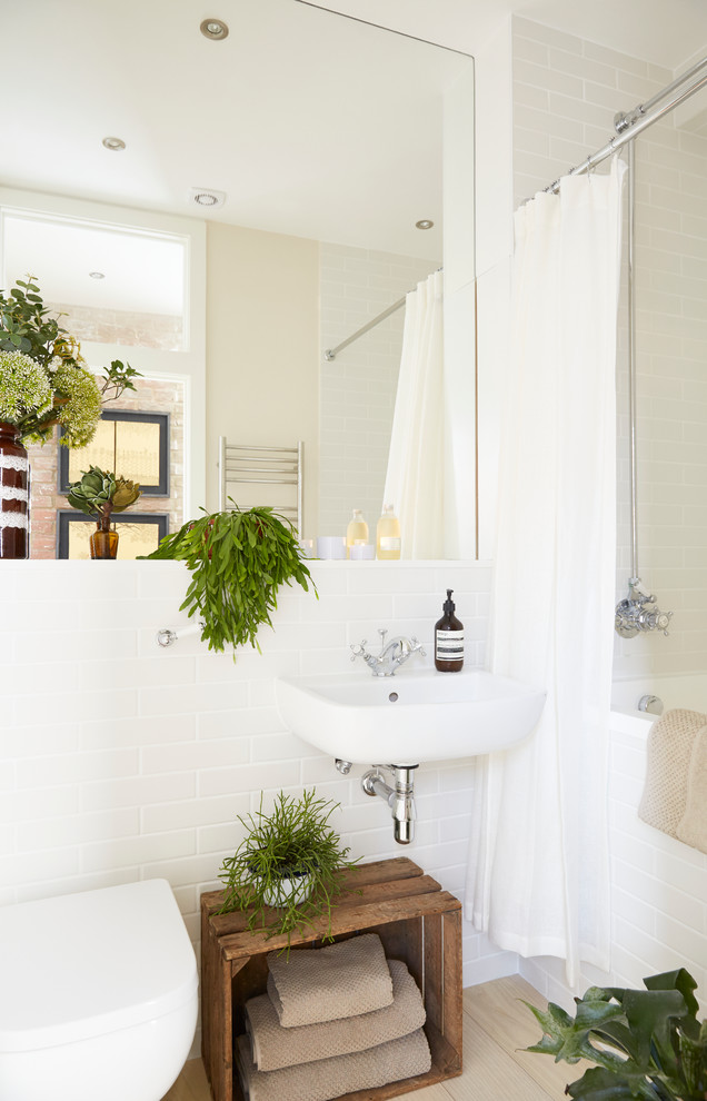 Immagine di una stanza da bagno minimal di medie dimensioni con vasca giapponese