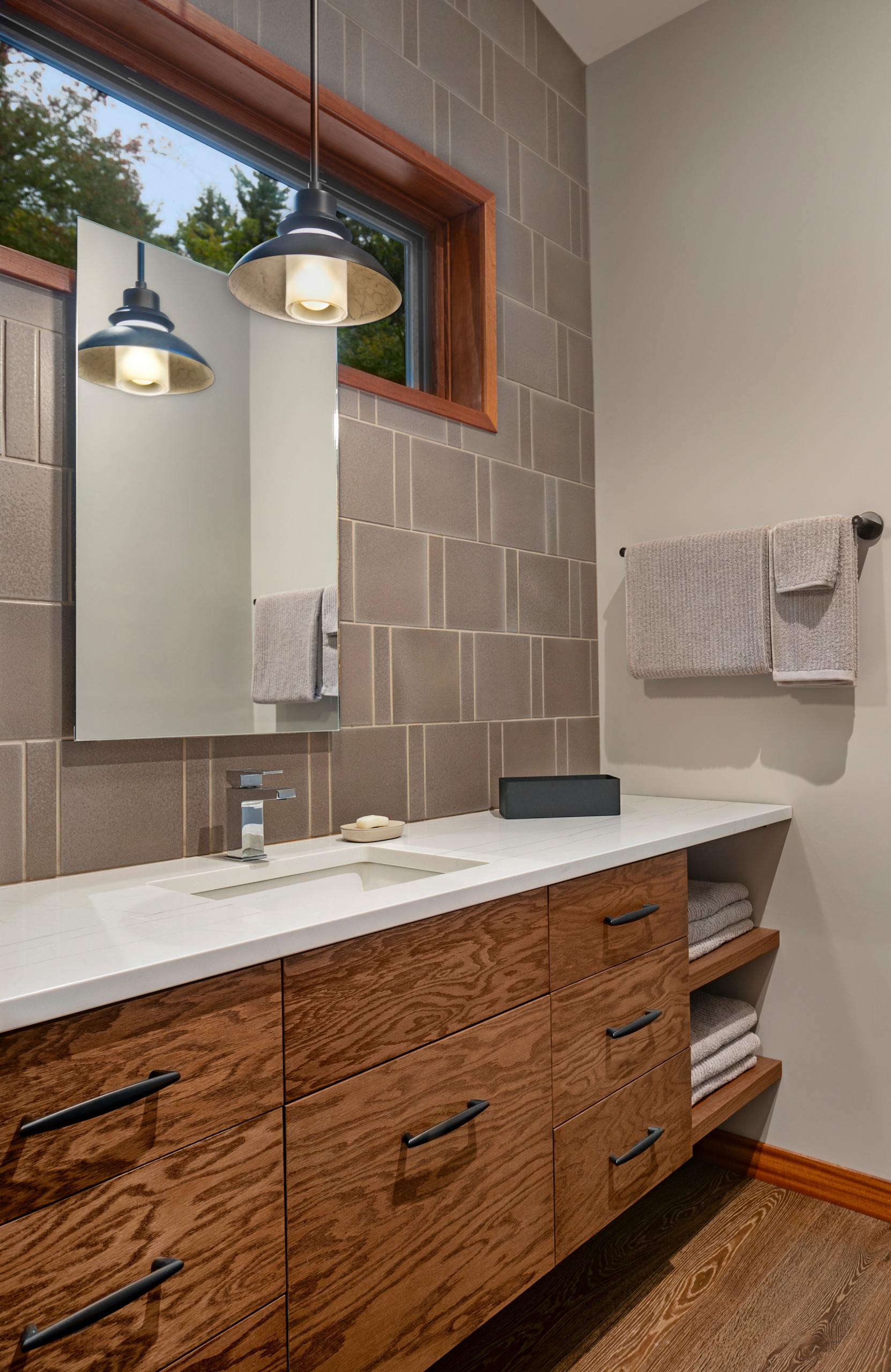 12 Beautiful Mid-Century Modern Medium Tone Wood Floor Bathroom 12 Beautiful Mid-Century Modern Medium Tone Wood Floor Bathroom