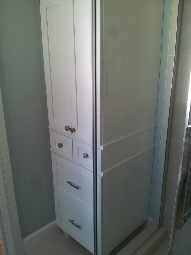 Linen closet Transitional Bathroom Ottawa by Les Cuisines