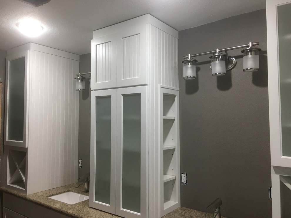 Linen, white Traditional Bathroom Houston by