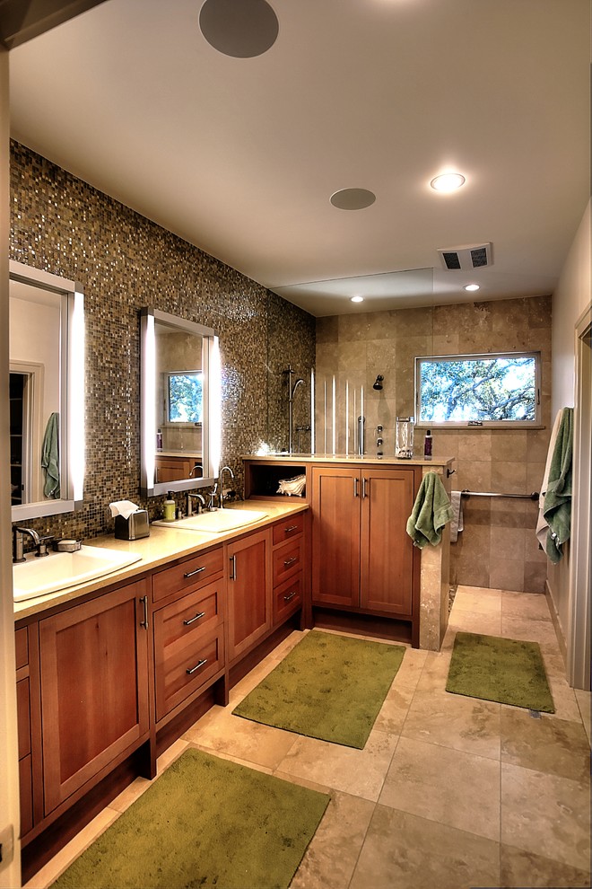 На фото: ванная комната среднего размера в современном стиле с накладной раковиной и угловым душем с
