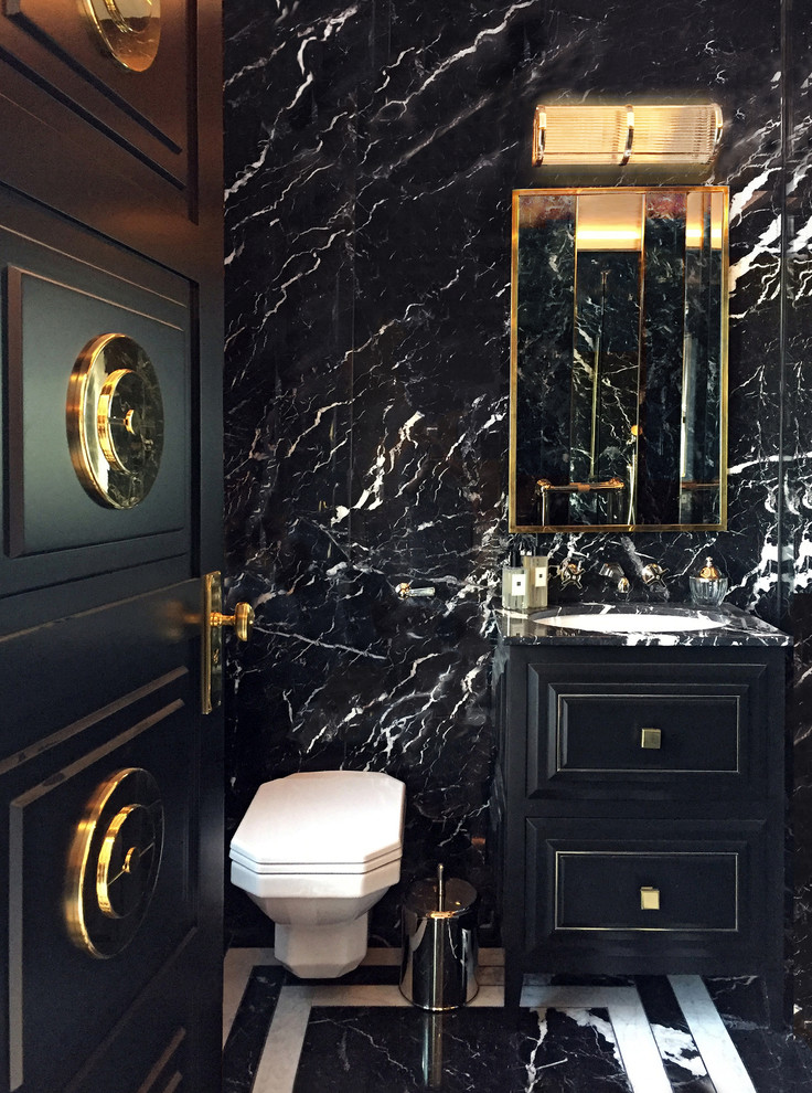Réalisation d'un WC et toilettes minimaliste de taille moyenne avec un placard avec porte à panneau surélevé, des portes de placard noires, un carrelage noir, du carrelage en marbre, un mur noir, un sol en marbre, un plan de toilette en marbre, un sol multicolore et un plan de toilette noir.