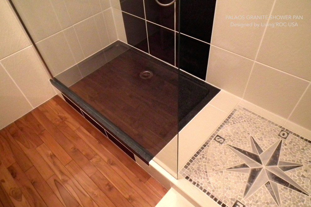 Inspiration pour une grande salle de bain minimaliste.