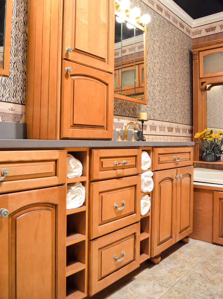 Livonia Showroom - Traditional - Bathroom - Detroit - by Kurtis Kitchen ...