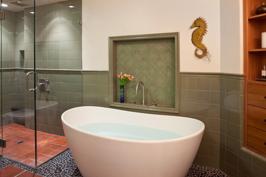 Example of a beach style bathroom design in Los Angeles