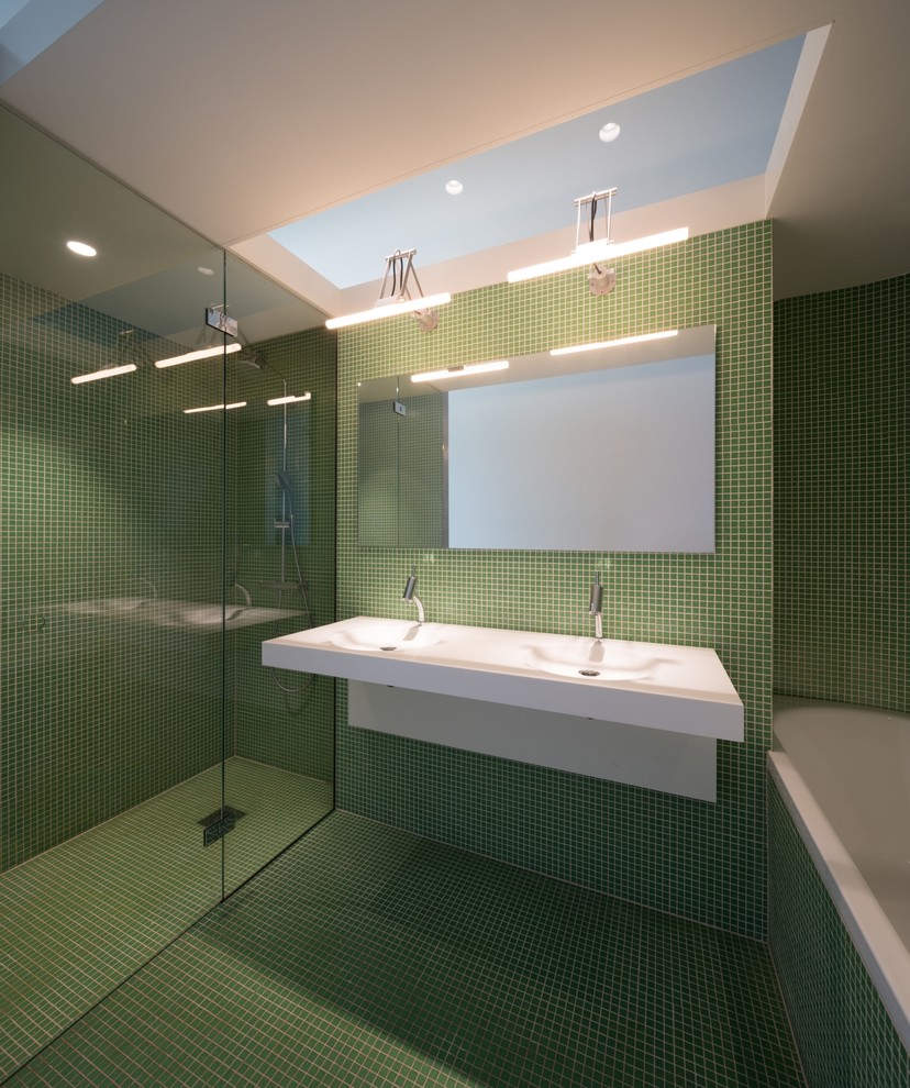 Design ideas for a contemporary bathroom in Amsterdam.