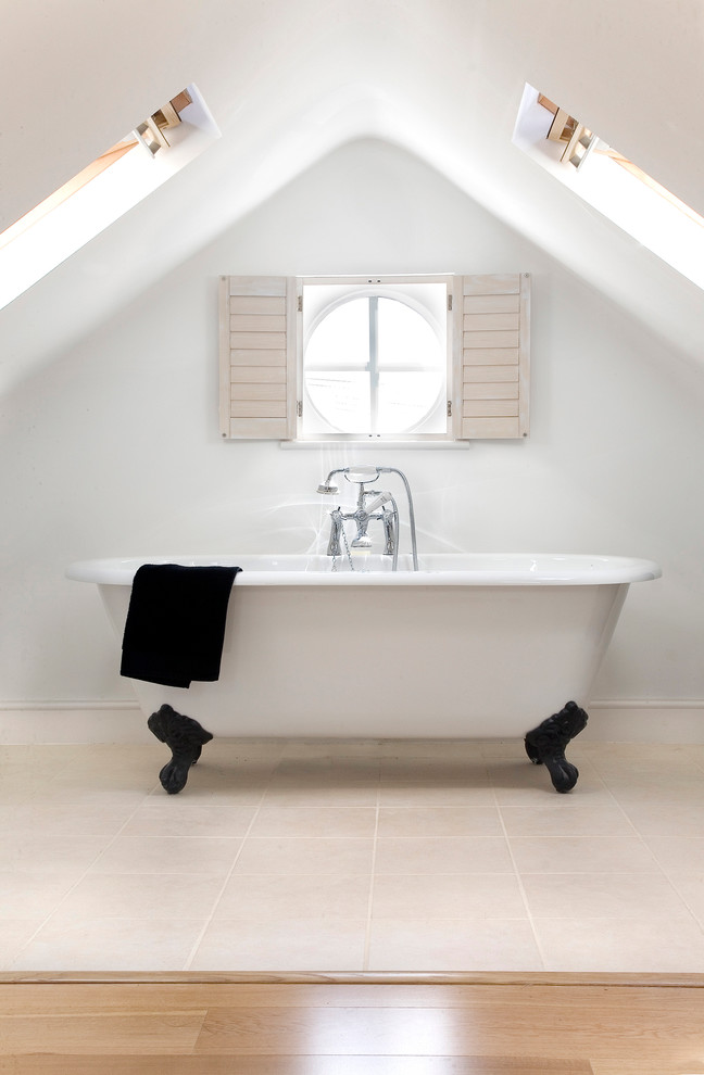 Diseño de cuarto de baño actual de tamaño medio con suelo de baldosas de cerámica