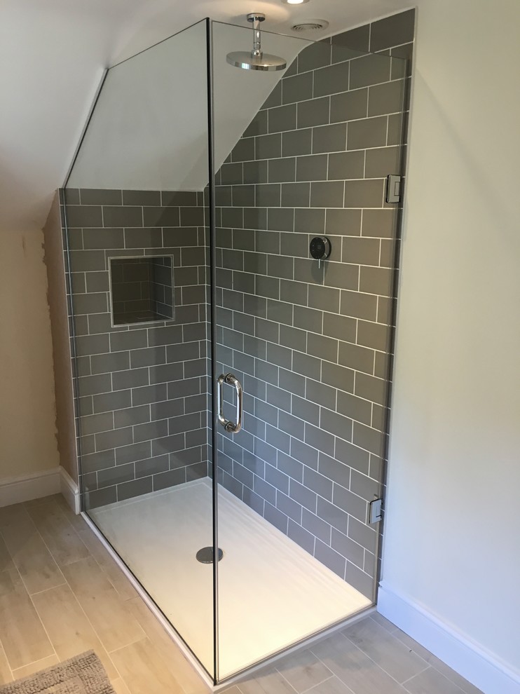 Bathroom - contemporary bathroom idea in Berkshire